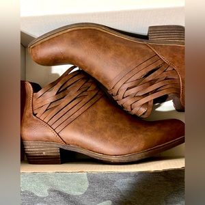 Rampage Booties NWT SZ 7
